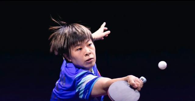 轻松以, 娜英